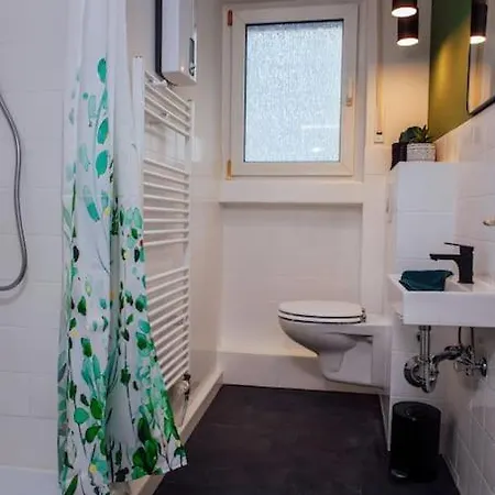 & Modern - - Netflix - Wifi - 2 Person *