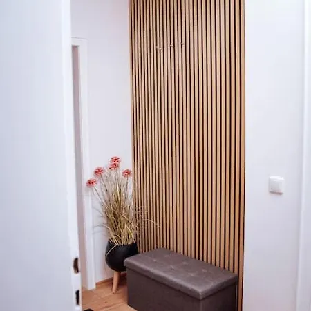 & Modern - - Netflix - Wifi - 2 Person