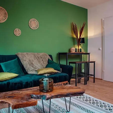 & Modern - - Netflix - Wifi - 2 Person